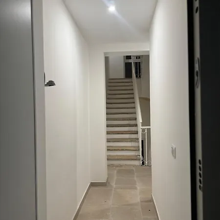 Apartment Flary *